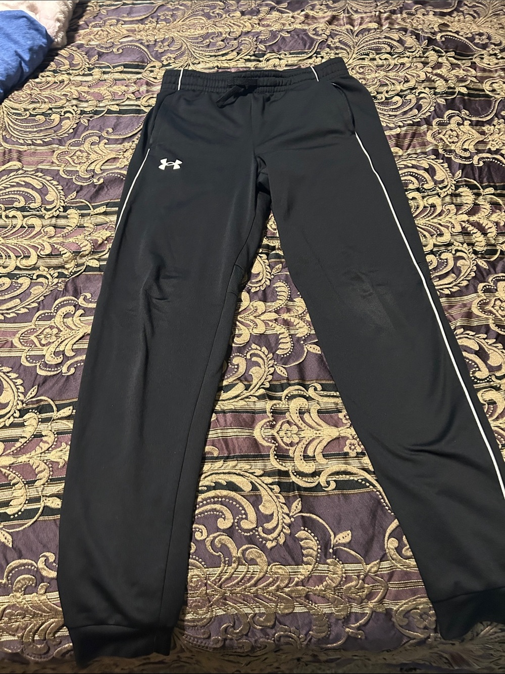 Under Armour Youth L Black Joggers with White Piping